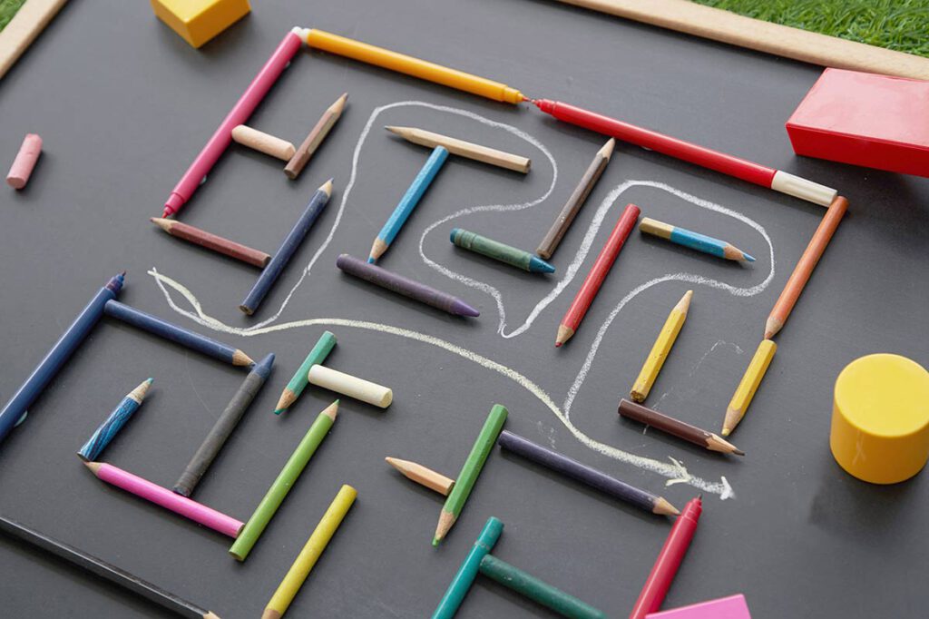 Die Faszination von Labyrinthen bei Kindern - Lernspiele und Lernmaterial Grundschule / Vorschule / Kita shutterstock.com - focal point - Lernmaterial für Kinder