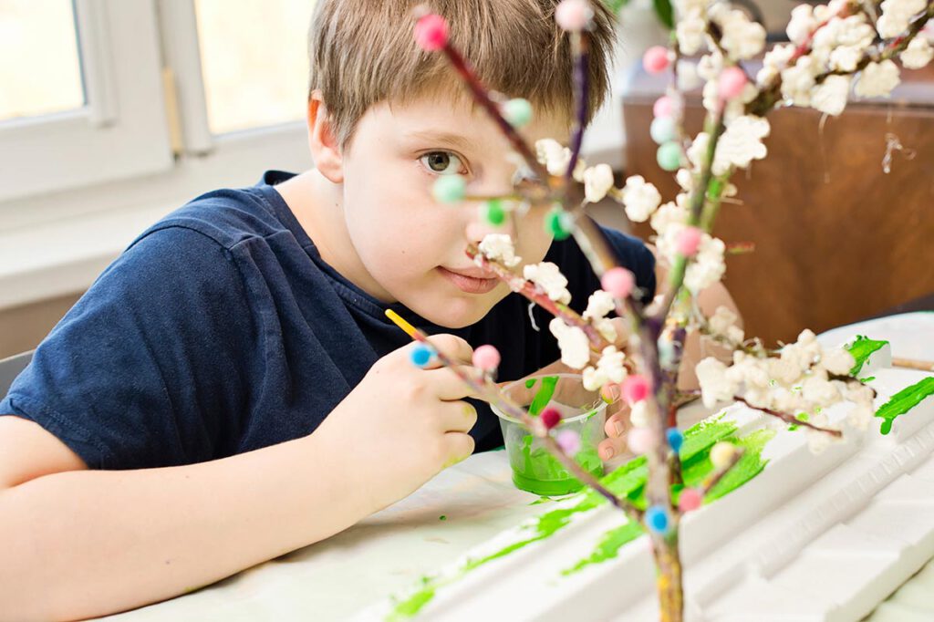 Frühlingserwachen - Der blühende Apfelbaumgarten - Lernspiele und Lernmaterial Grundschule / Vorschule / Kita shutterstock.com - Studio.G photography - Lernmaterial für Kinder