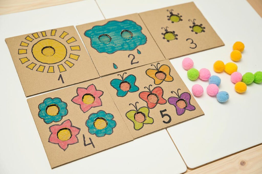 So lernt Ihr Kind Zahlen und Formen von 1 bis 10 - Lernspiele und Lernmaterial Grundschule / Vorschule / Kita shutterstock.com - Studio.G photography - Lernmaterial für Kinder